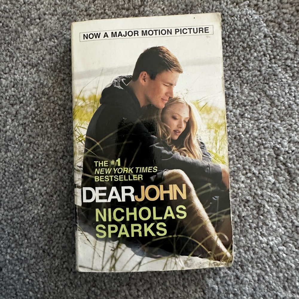 Dear John by Nicholas Sparks (paperback)